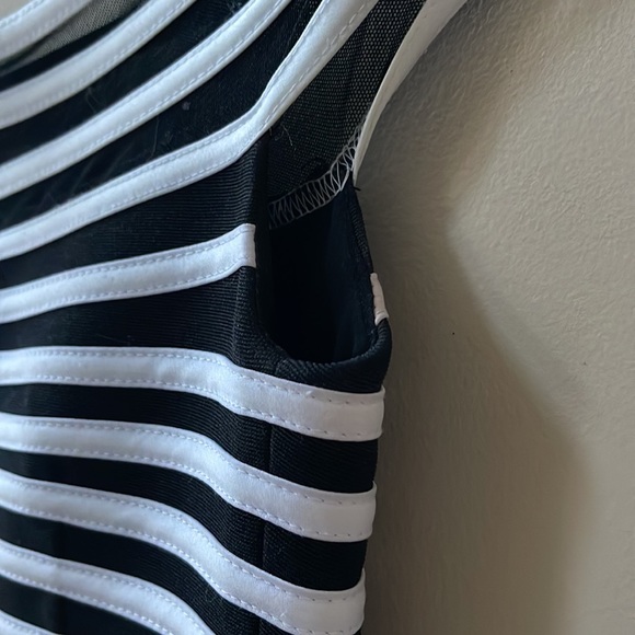 JS Collections Fitted Off Shoulder Bateau Neckline Top Size 4 - Picture 9 of 11